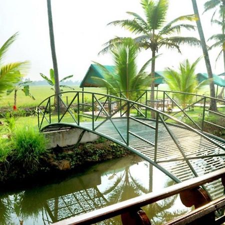 Riverine Resort Alappuzha Esterno foto