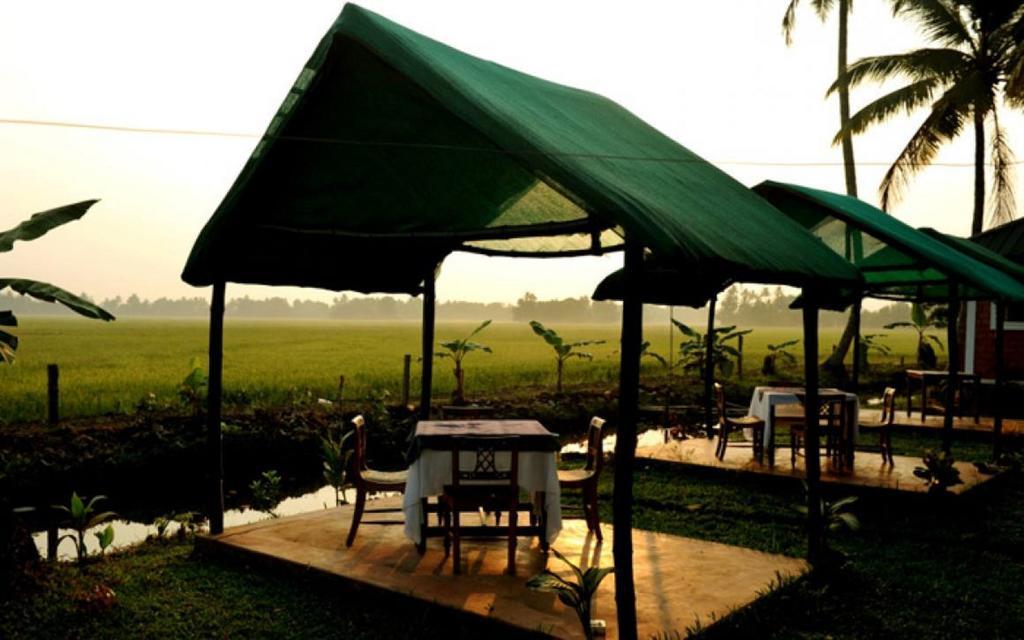 Riverine Resort Alappuzha Esterno foto